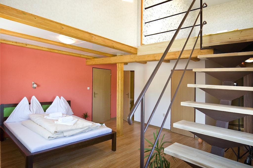 Penzion Rogalo Svit Chambre photo